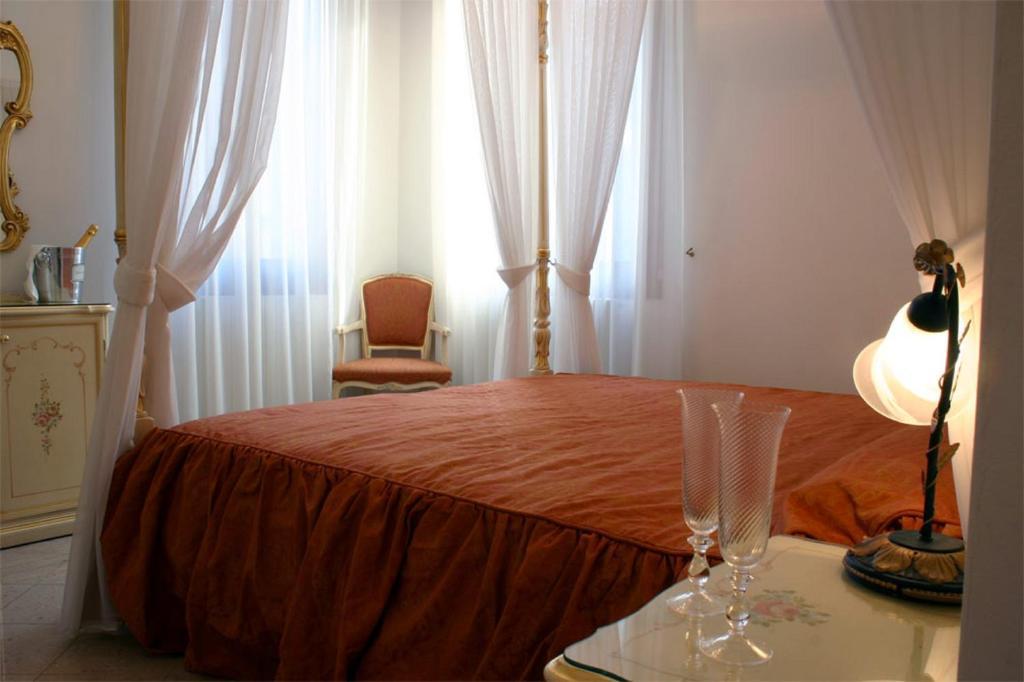 At Leonard Venezia