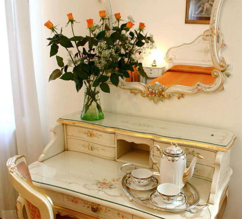 At Leonard Venezia