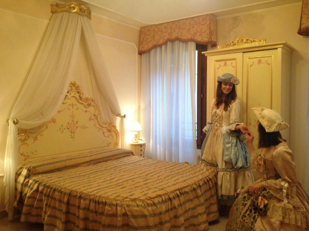 At Leonard * Venezia