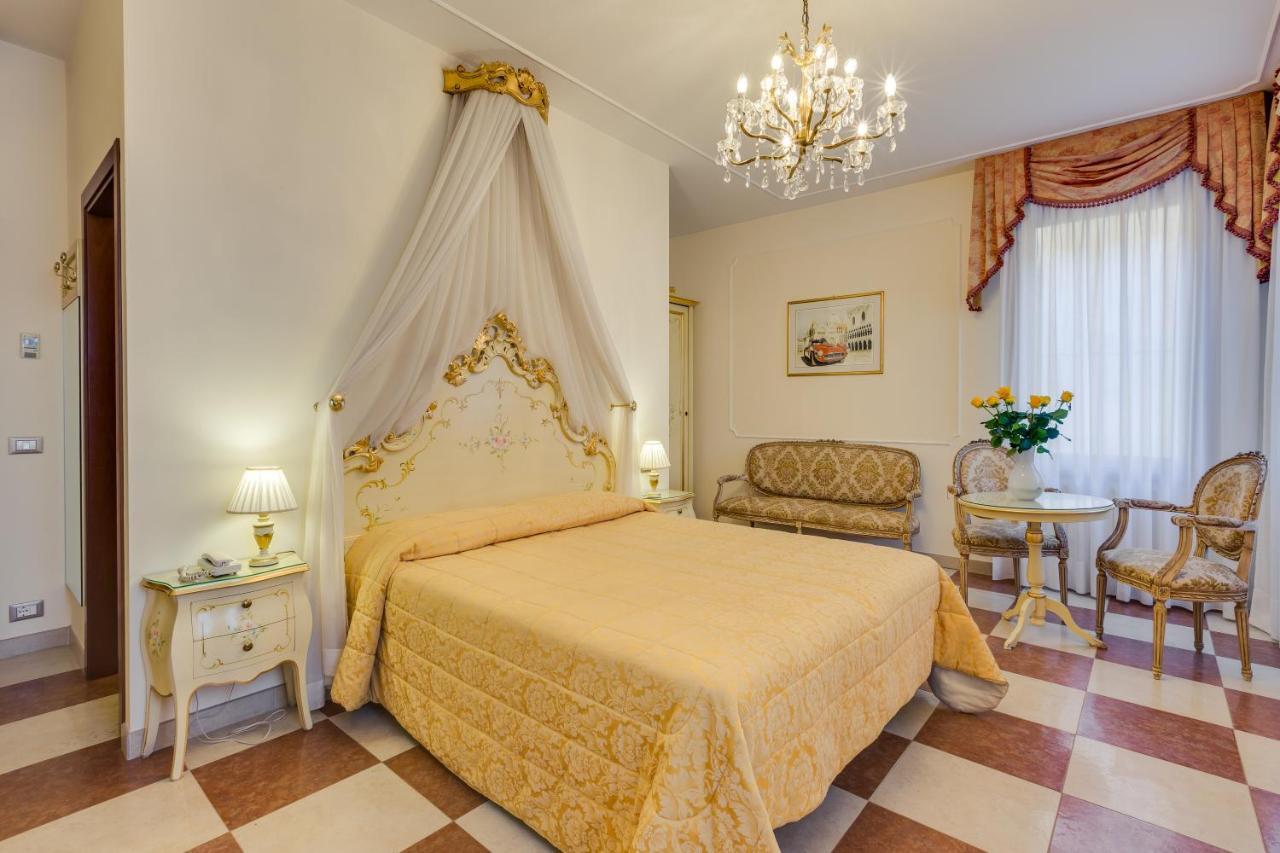 At Leonard * Venezia